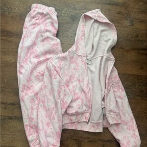 Pink and white camo set